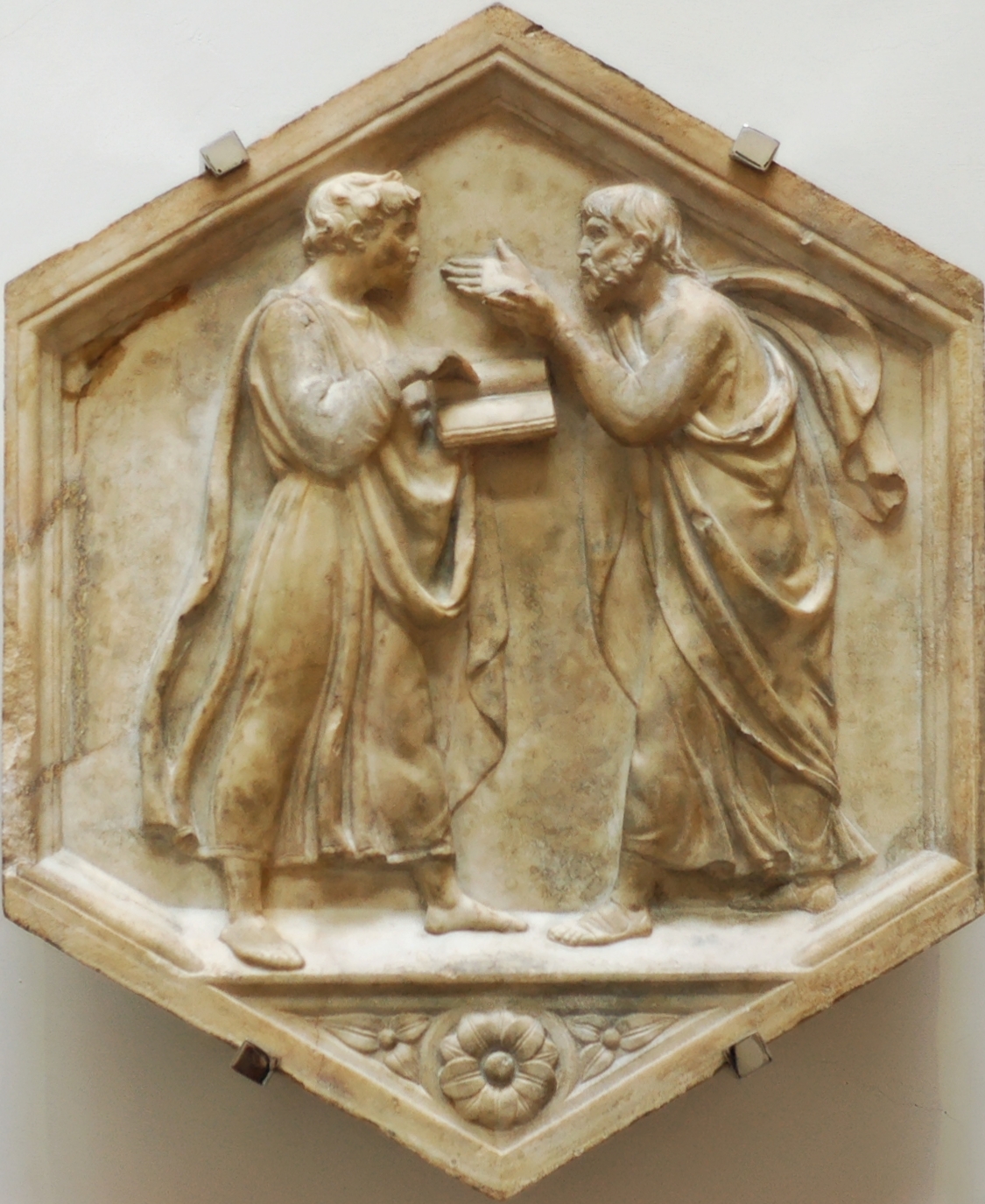Platón y Aristóteles en panel de mármol