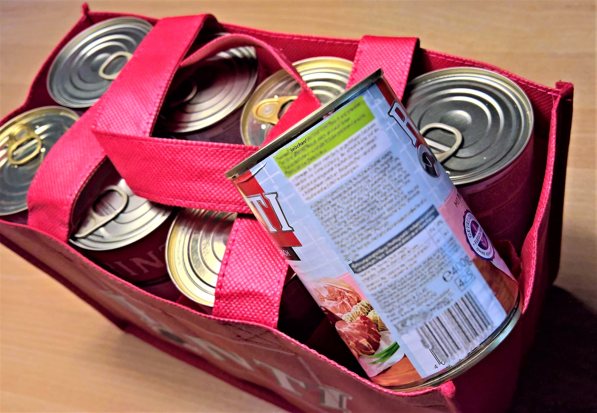 latas en una bolsa