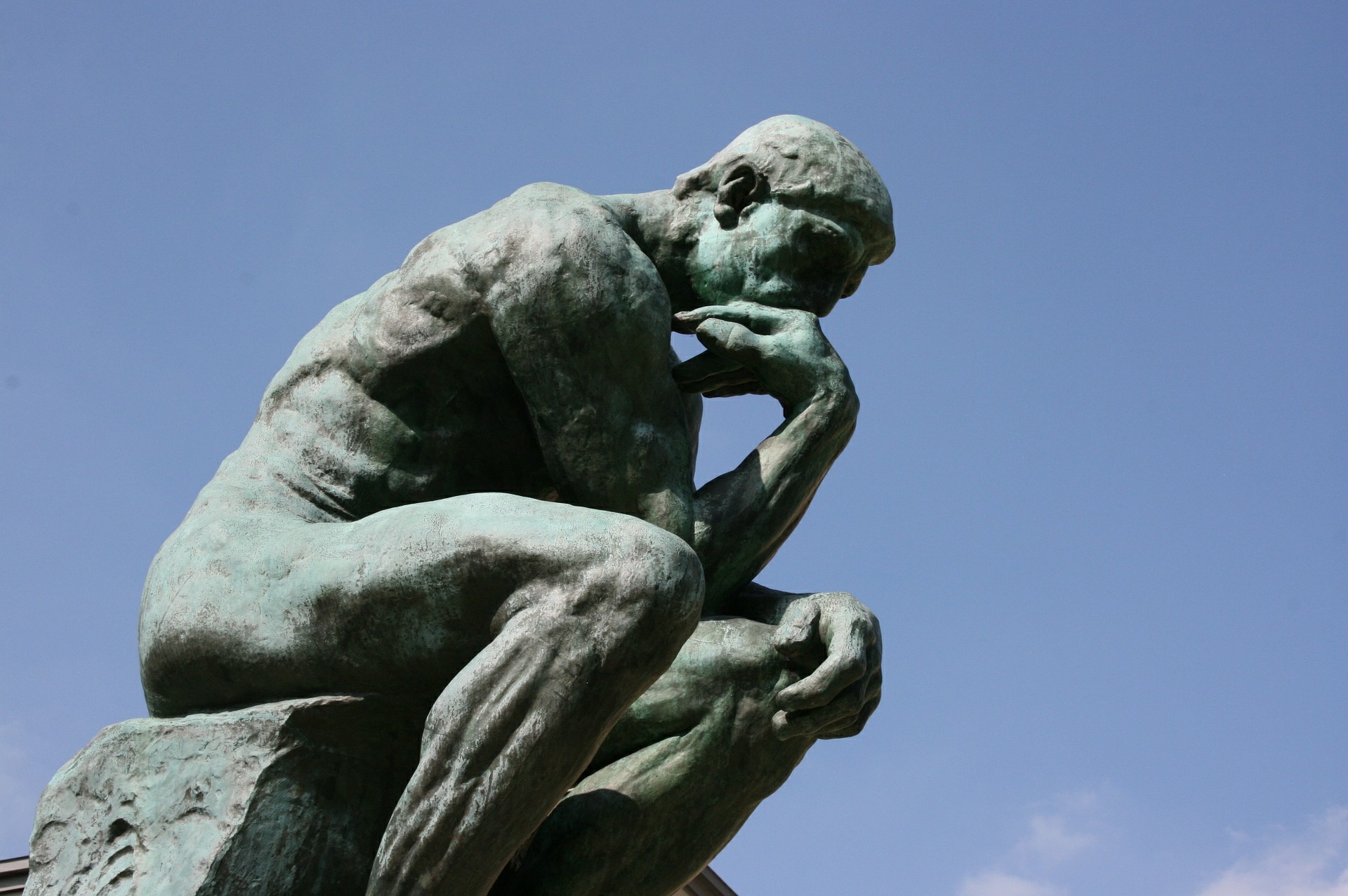 La escultura del Pensador de Rodin. Aprenda más sobre la argumentación y el pensamiento crítico.